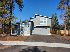 Building Photo - 16474 Carter Ct