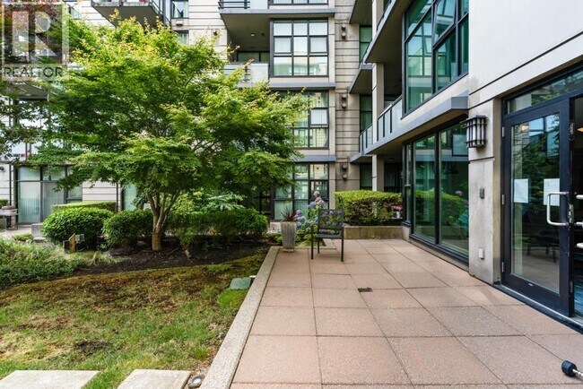 Photo du bâtiment - 8988-8988 Hudson St