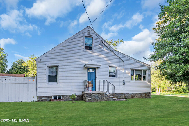 Building Photo - 121 Parker Rd