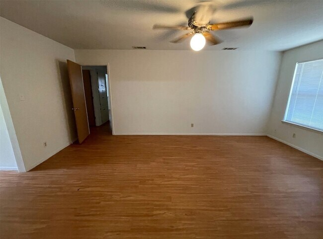 Building Photo - 204 Cedar Ln