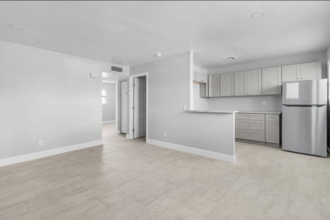 Building Photo - Midtown Villas