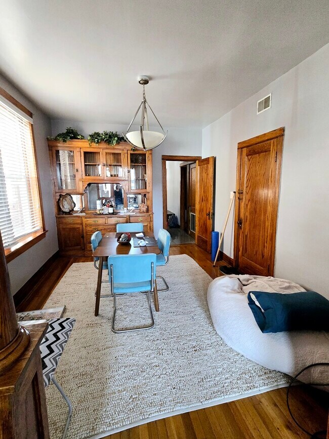 Foto del edificio - 919 N Leavitt St