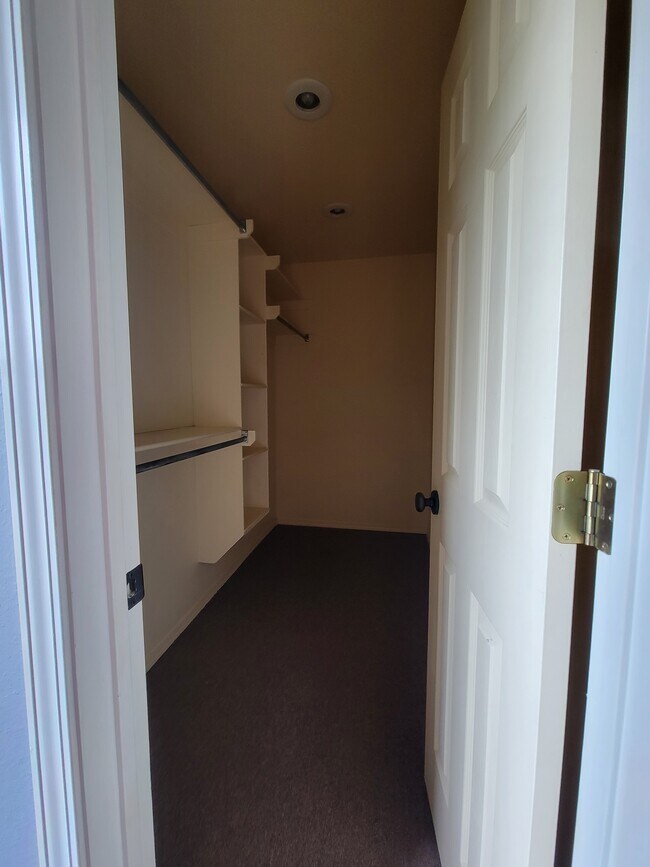 Building Photo - Fair St Apartments - Premier Data Works LLC