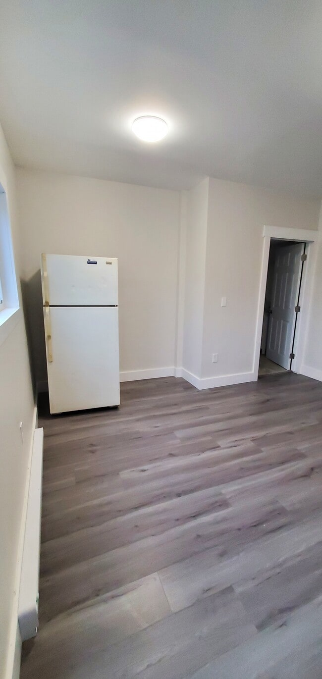 Building Photo - 13 Acadia Ave