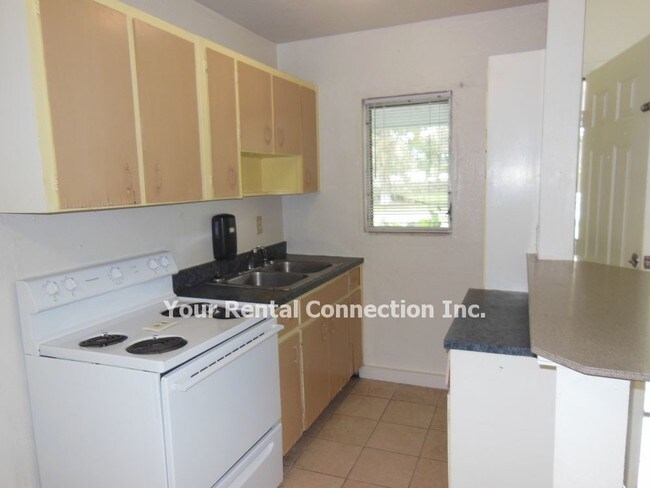 Building Photo - Broadway off East Lake Parker New Price