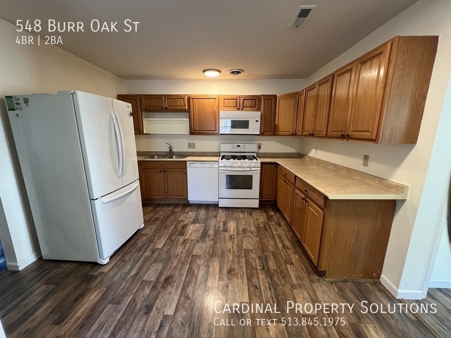 Primary Photo - Charming 4-Bedroom Townhome for Rent in Sp...