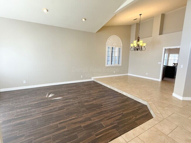 Foto del edificio - 902 W Sherri Dr