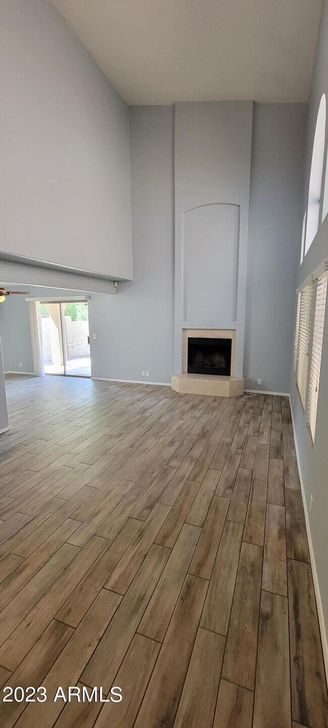 Foto del edificio - 250 Juniper Ave
