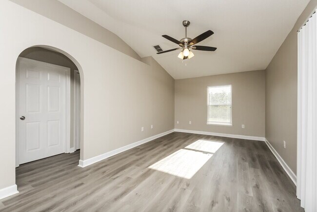 Foto del edificio - 341 Chelmsford Ct