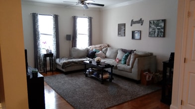 Building Photo - 152 Hallock St