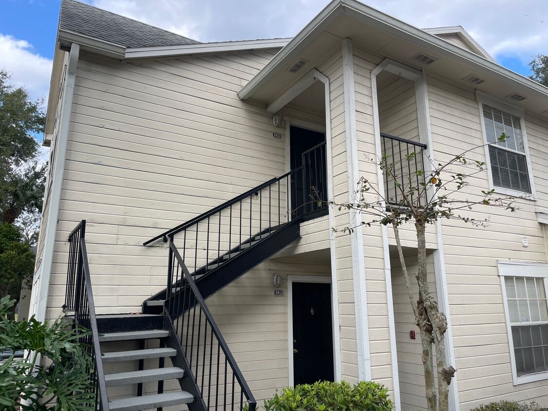 Primary Photo - 2br/2ba Tradewinds Condo with Black Applia...