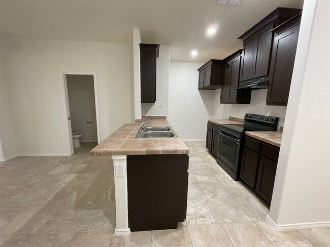 Building Photo - 235 Welland Dr