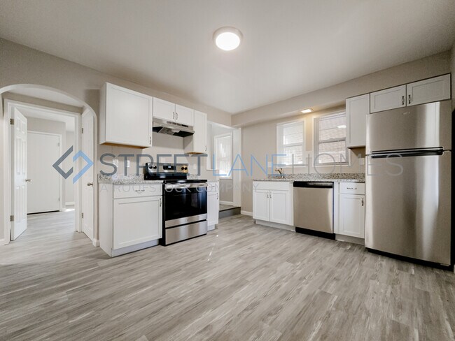 Building Photo - NOW OFFERING $250 OFF FIRST FULL MONTH IF ...