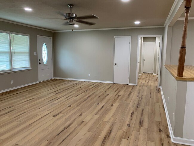 Foto del edificio - Freshly Renovated 3-Bedroom, 1-Bath