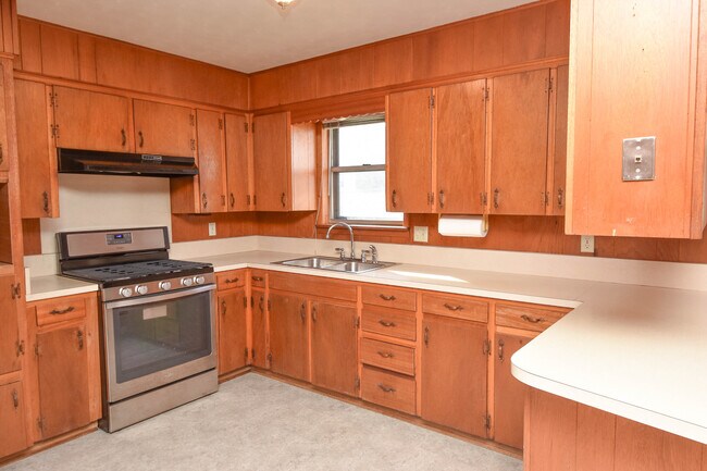 Building Photo - 1805 Waterloo Ave