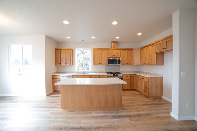 Building Photo - New Construction!