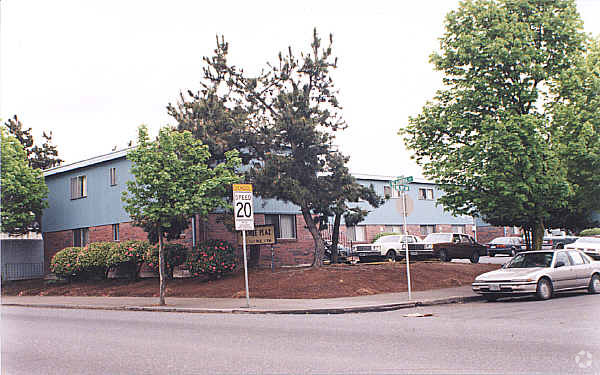 Building Photo - Avenue Plaza Apartments