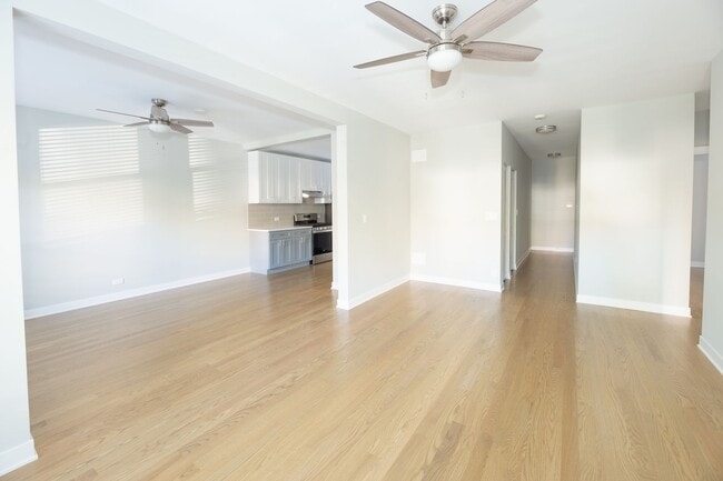 Building Photo - 4837 N Wolcott Ave