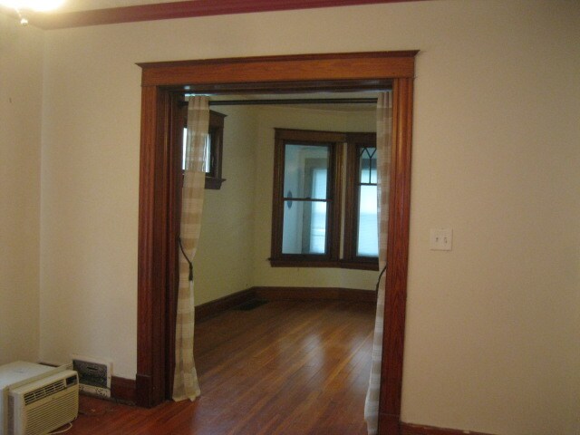 Building Photo - 621 Hickory St