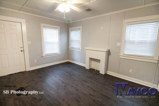 Building Photo - 1 bedroom HOUSE in Highland with fenced ba...