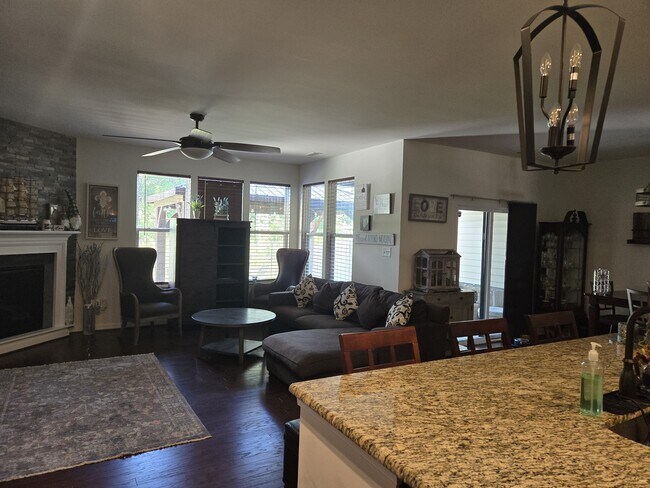 Foto del edificio - 12501 Wescott Dr