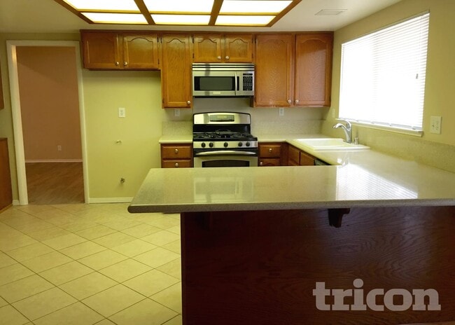 Building Photo - 320 Oliveiro Ct