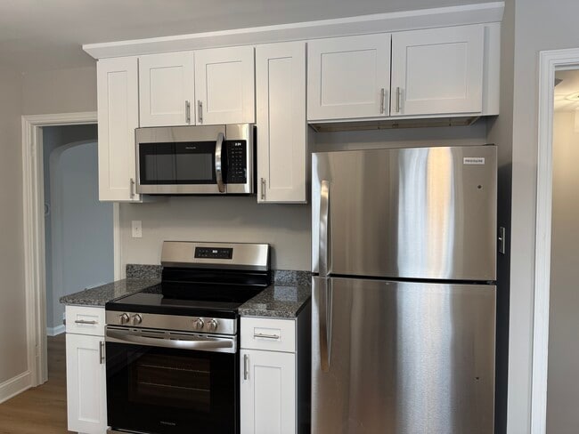 Building Photo - 18702 Arrowhead Ave