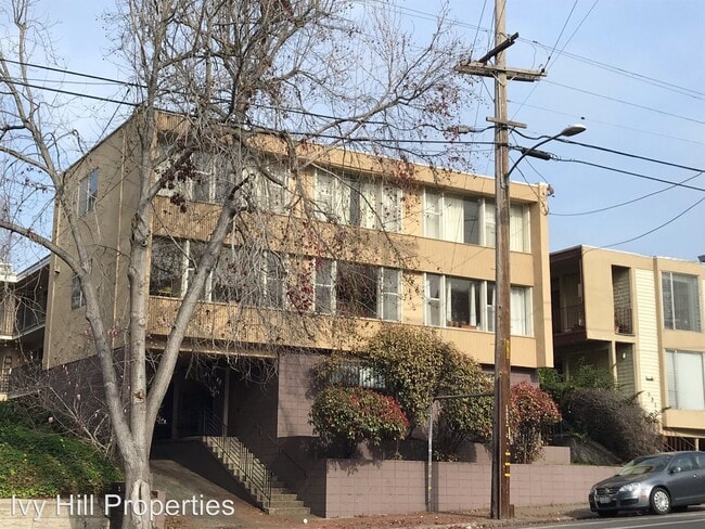 Building Photo - 715 Oakland Ave