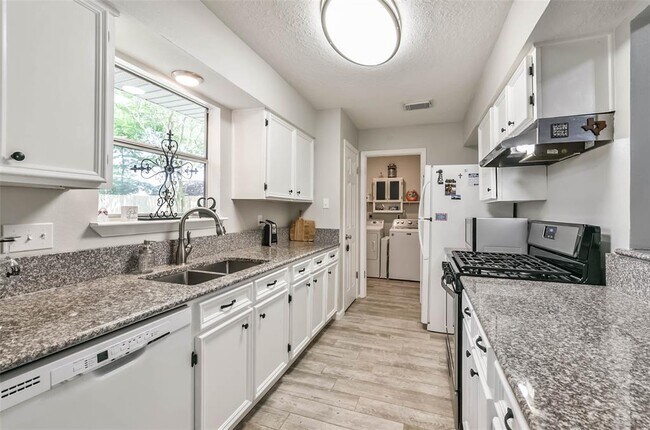 Building Photo - 3026 Helmsley Dr