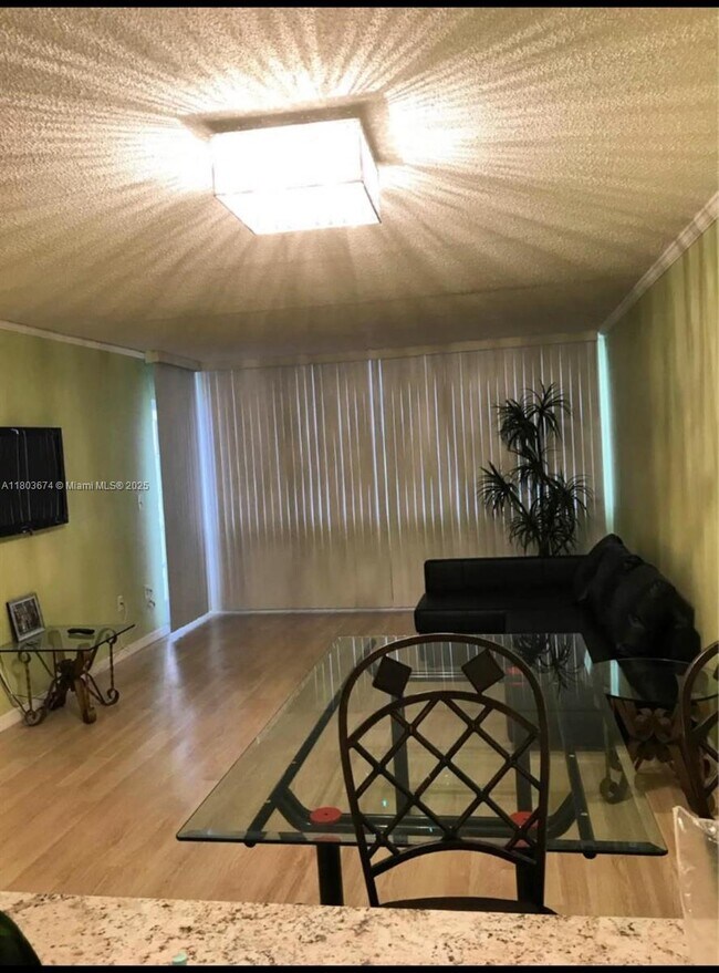 Foto del edificio - 1301 NE Miami Gardens Dr