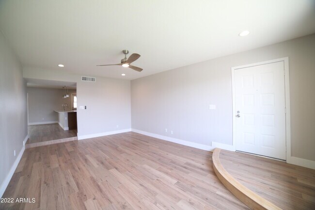 Building Photo - 2140 E Colgate Dr