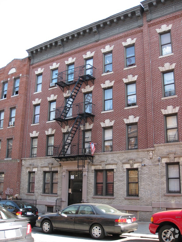 Building Photo - 455 61st St