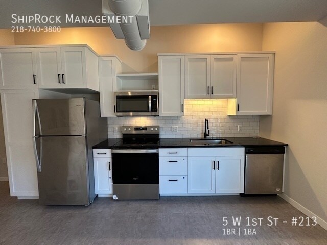 Building Photo - 5 W 1st St