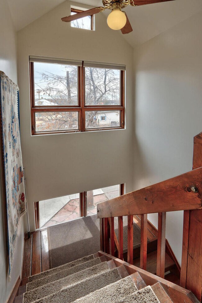 Foto del edificio - OLD TOWN AMAZING 2 Bedroom 2/Story 1475/SF Townhouse