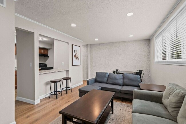 Foto del edificio - 2309 Cherry Hills Dr