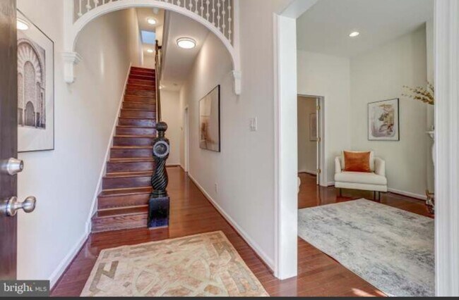Foto del edificio - 619 Florida Ave NW
