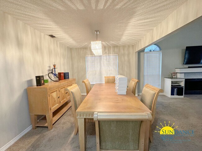 Foto del edificio - Spacious 3 Bedroom Home in Mary Esther - Minutes from Beaches & Hurlburt Field!