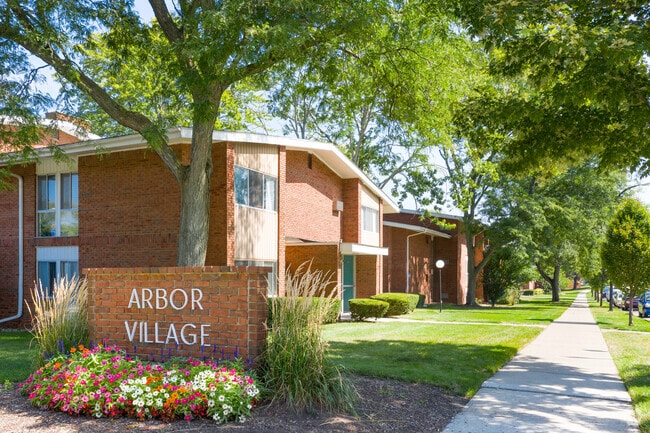 Building - Arbor Village Apartments