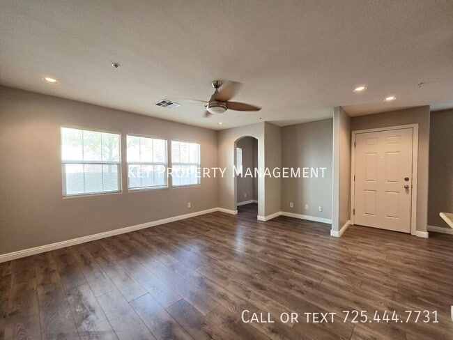 Building Photo - 3 BEDROOM HOME W/ A LOFT LOCATED IN NW LAS...
