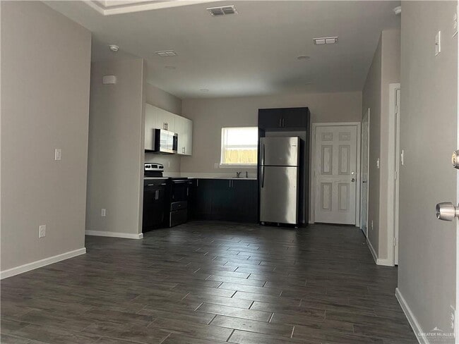 Building Photo - 1703 Playa Dr