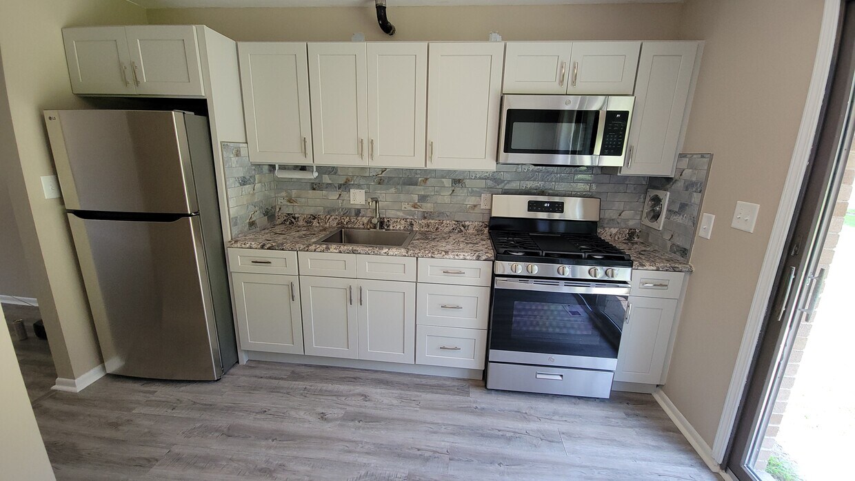 Foto principal - 20311 Wilmot Rd