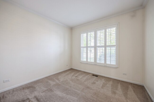 Foto del edificio - 9482 Inverness Dr