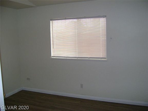 Fresh Paint New Laminate Flooring Open Living House For Rent In