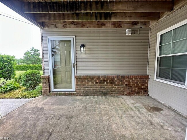 Foto del edificio - 4044 Laurel Green Cir