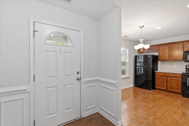 Building Photo - Beautiful Durham Town Home For Rent