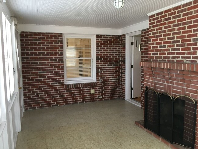 Building Photo - 603 S McNair St
