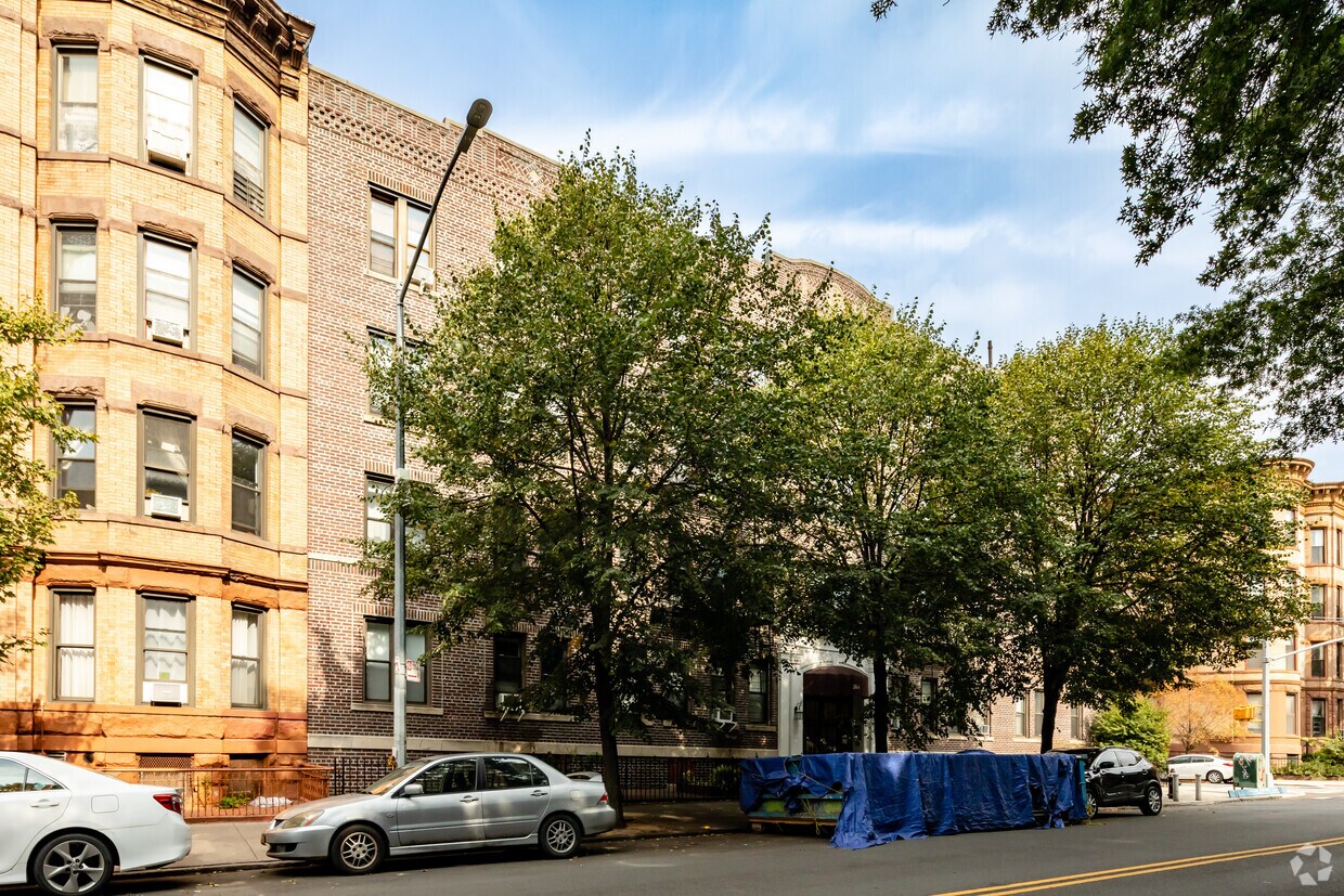 Building Photo - The Louro