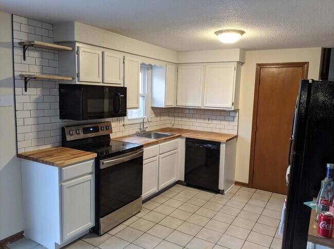 Newly renovated kitchen - 33 Greenes Ridge Rd
