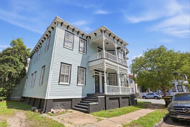 Building Photo - 320 E 31st St