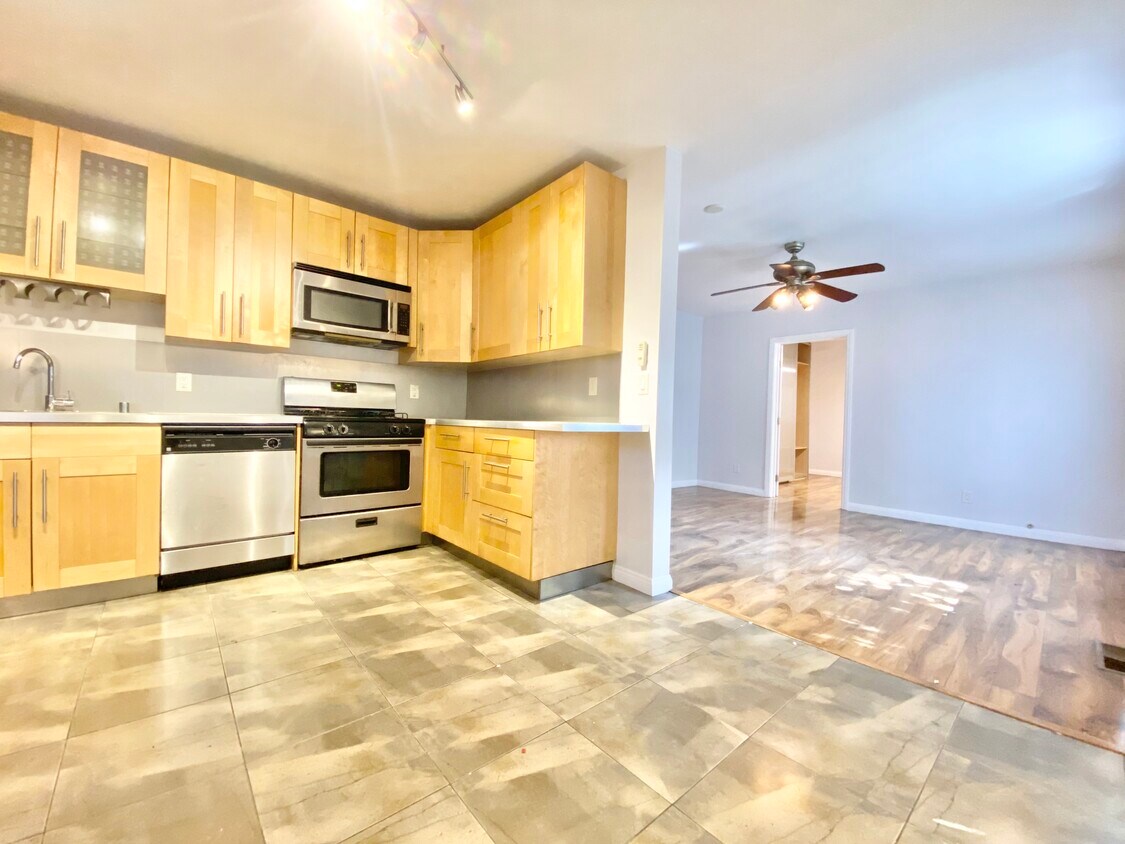 Primary Photo - 1156 W Edgeware Rd